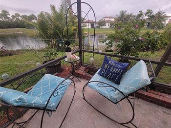 810 SW 113th Ter