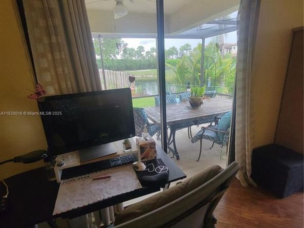 810 SW 113th Ter, Pembroke Pines FL 33025