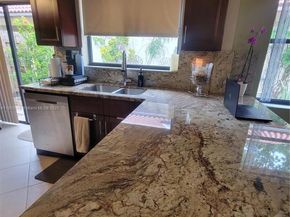 810 SW 113th Ter, Pembroke Pines FL 33025