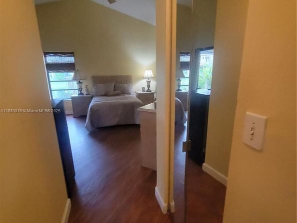 810 SW 113th Ter, Pembroke Pines FL 33025
