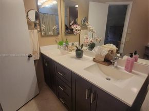 810 SW 113th Ter, Pembroke Pines FL 33025