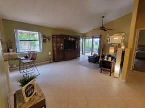810 SW 113th Ter, Pembroke Pines FL 33025