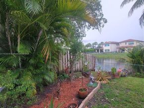 810 SW 113th Ter, Pembroke Pines FL 33025