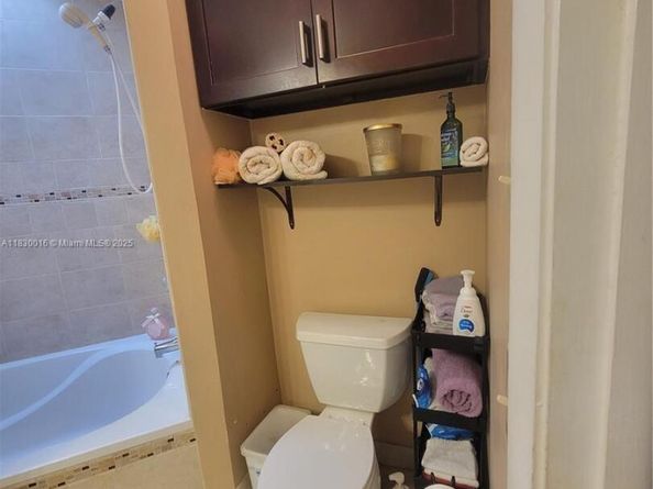 810 SW 113th Ter, Pembroke Pines FL 33025