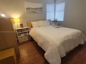 810 SW 113th Ter, Pembroke Pines FL 33025