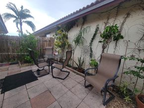 810 SW 113th Ter, Pembroke Pines FL 33025
