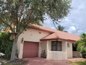 810 SW 113th Ter, Pembroke Pines FL 33025