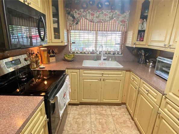 19764 NW 54 Ave, Miami Gardens FL 33055