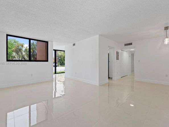 9440 W Flagler St 106, Miami FL 33174