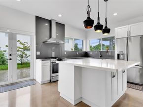 2247 NW 2nd St, Miami FL 33125