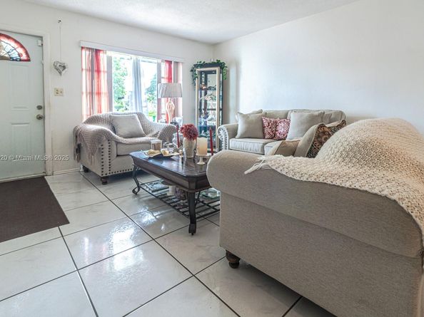 4231 NW 49th Ave, Lauderdale Lakes FL 33319