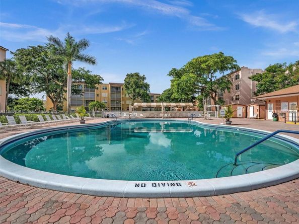 2841 Somerset Dr 105, Lauderdale Lakes FL 33311