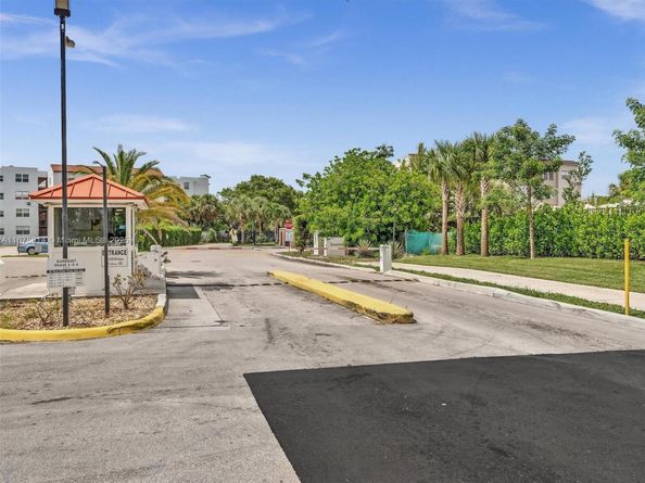 2841 Somerset Dr 105, Lauderdale Lakes FL 33311