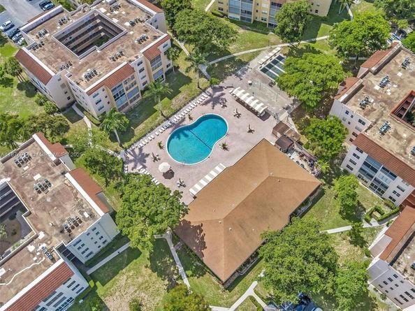 2841 Somerset Dr 105, Lauderdale Lakes FL 33311