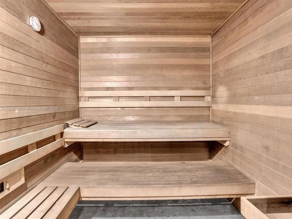 2841 Somerset Dr 105, Lauderdale Lakes FL 33311