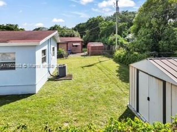 1041 NW 24th Ter, Fort Lauderdale FL 33311