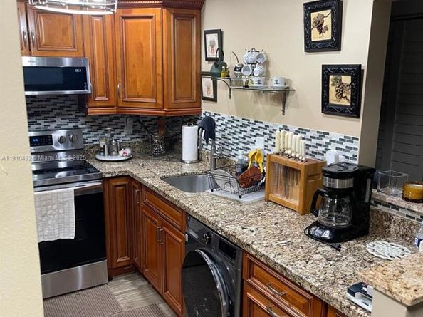 8220 SW 24th St 4106, North Lauderdale FL 33068