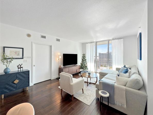 335 S Biscayne Blvd 2905, Miami FL 33131