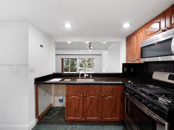 17911 NW 68th Ave P208, Hialeah FL 33015