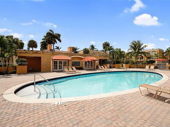 17911 NW 68th Ave P208, Hialeah FL 33015