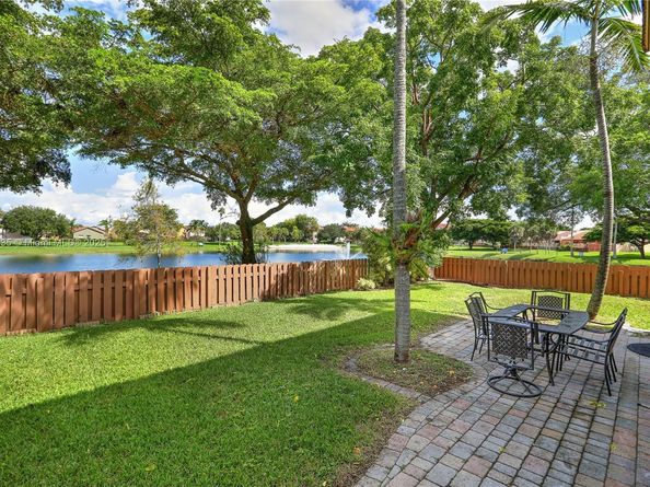 15576 SW 103rd St, Miami FL 33196