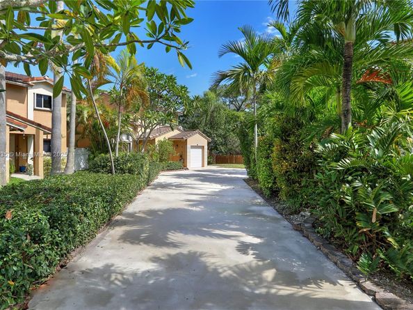 15576 SW 103rd St, Miami FL 33196
