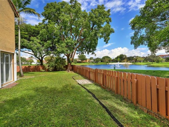 15576 SW 103rd St, Miami FL 33196