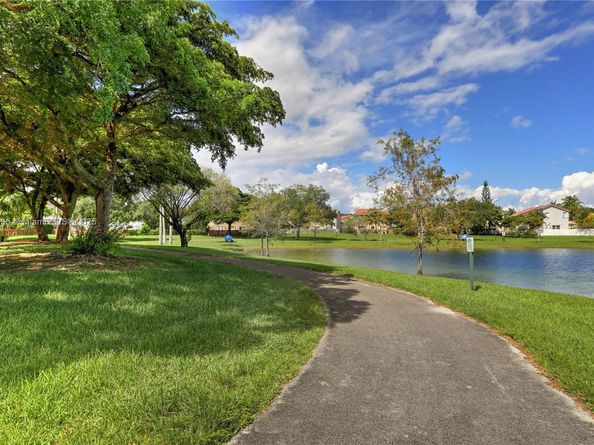 15576 SW 103rd St, Miami FL 33196