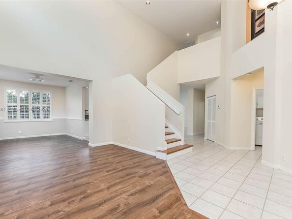 3844 W Falcon Ridge Cir, Weston FL 33331