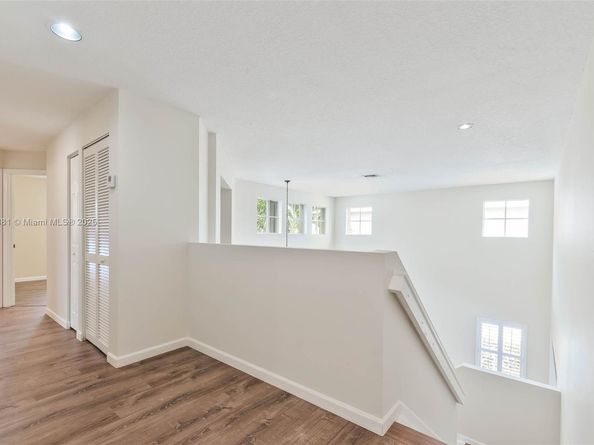 3844 W Falcon Ridge Cir, Weston FL 33331