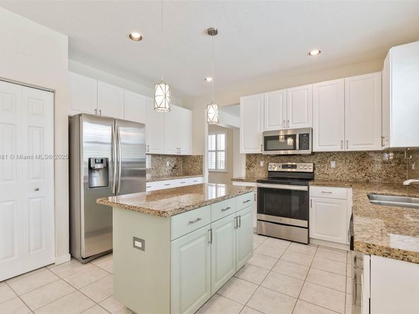 3844 W Falcon Ridge Cir, Weston FL 33331