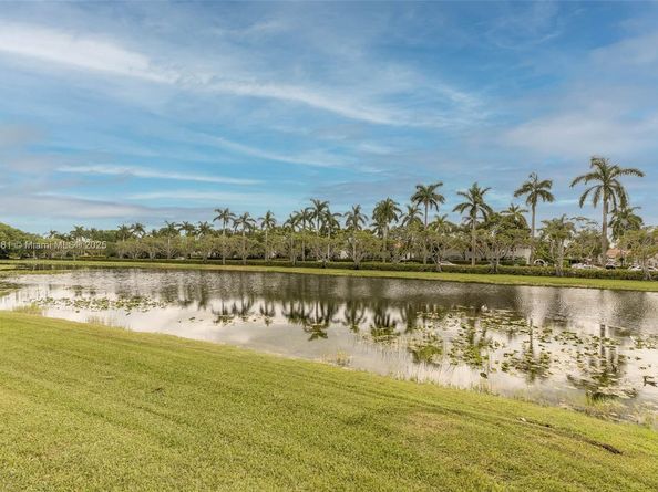 3844 W Falcon Ridge Cir, Weston FL 33331
