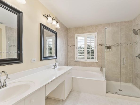 3844 W Falcon Ridge Cir, Weston FL 33331
