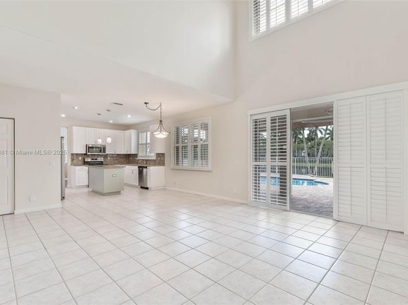 3844 W Falcon Ridge Cir, Weston FL 33331