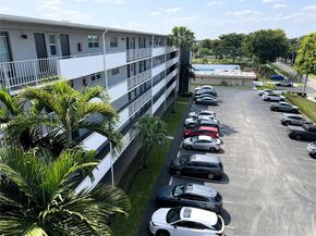 4800 Hillcrest Ln 408, Hollywood FL 33021