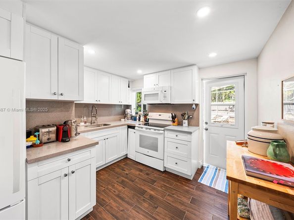 3586 Main Hwy, Coconut Grove FL 33133