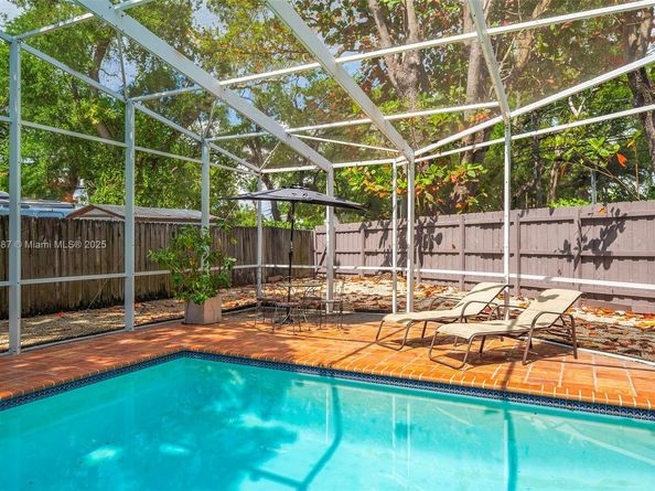 3586 Main Hwy, Coconut Grove FL 33133