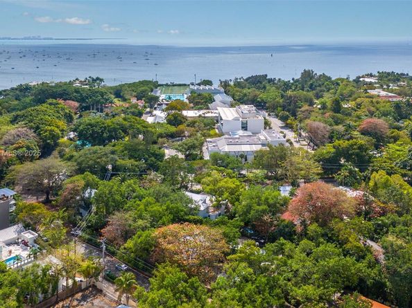 3586 Main Hwy, Coconut Grove FL 33133