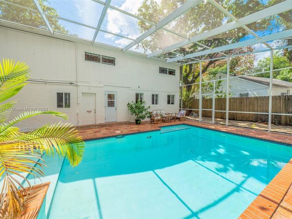 3586 Main Hwy, Coconut Grove FL 33133