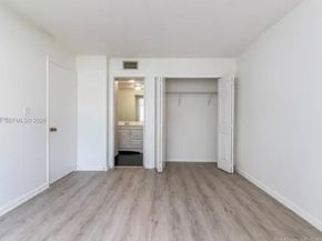 100 Lakeview Dr 112, Weston FL 33326