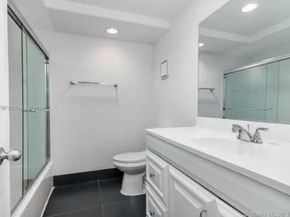 100 Lakeview Dr 112, Weston FL 33326