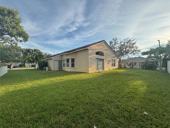 18581 NW 23rd St, Pembroke Pines FL 33029