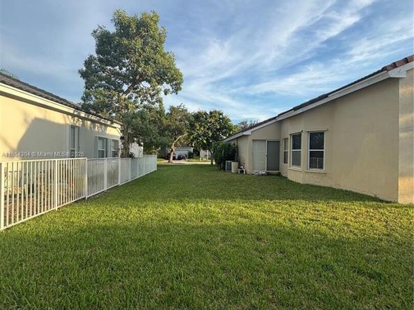 18581 NW 23rd St, Pembroke Pines FL 33029