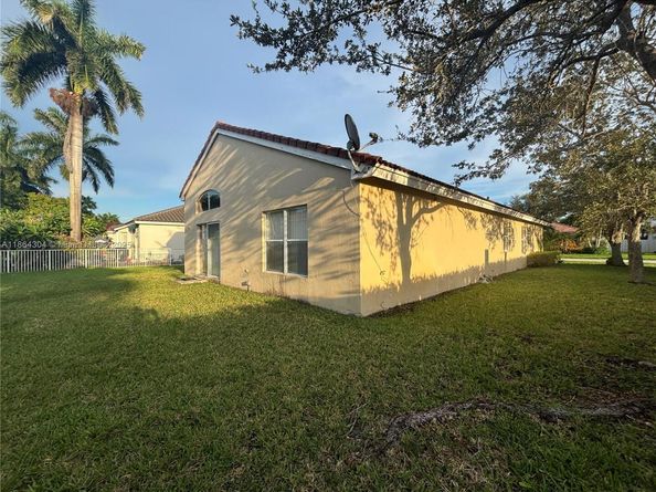 18581 NW 23rd St, Pembroke Pines FL 33029