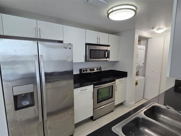 1871 NW S River Dr 1506, Miami FL 33125