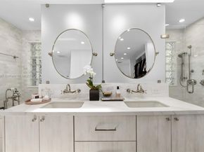 200 W Mcintyre St, Key Biscayne FL 33149