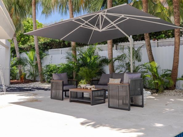 200 W Mcintyre St, Key Biscayne FL 33149