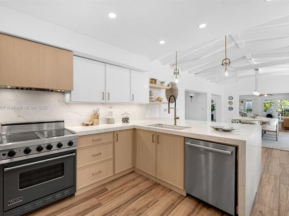 200 W Mcintyre St, Key Biscayne FL 33149