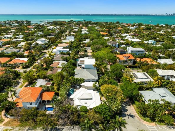 200 W Mcintyre St, Key Biscayne FL 33149