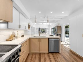 200 W Mcintyre St, Key Biscayne FL 33149